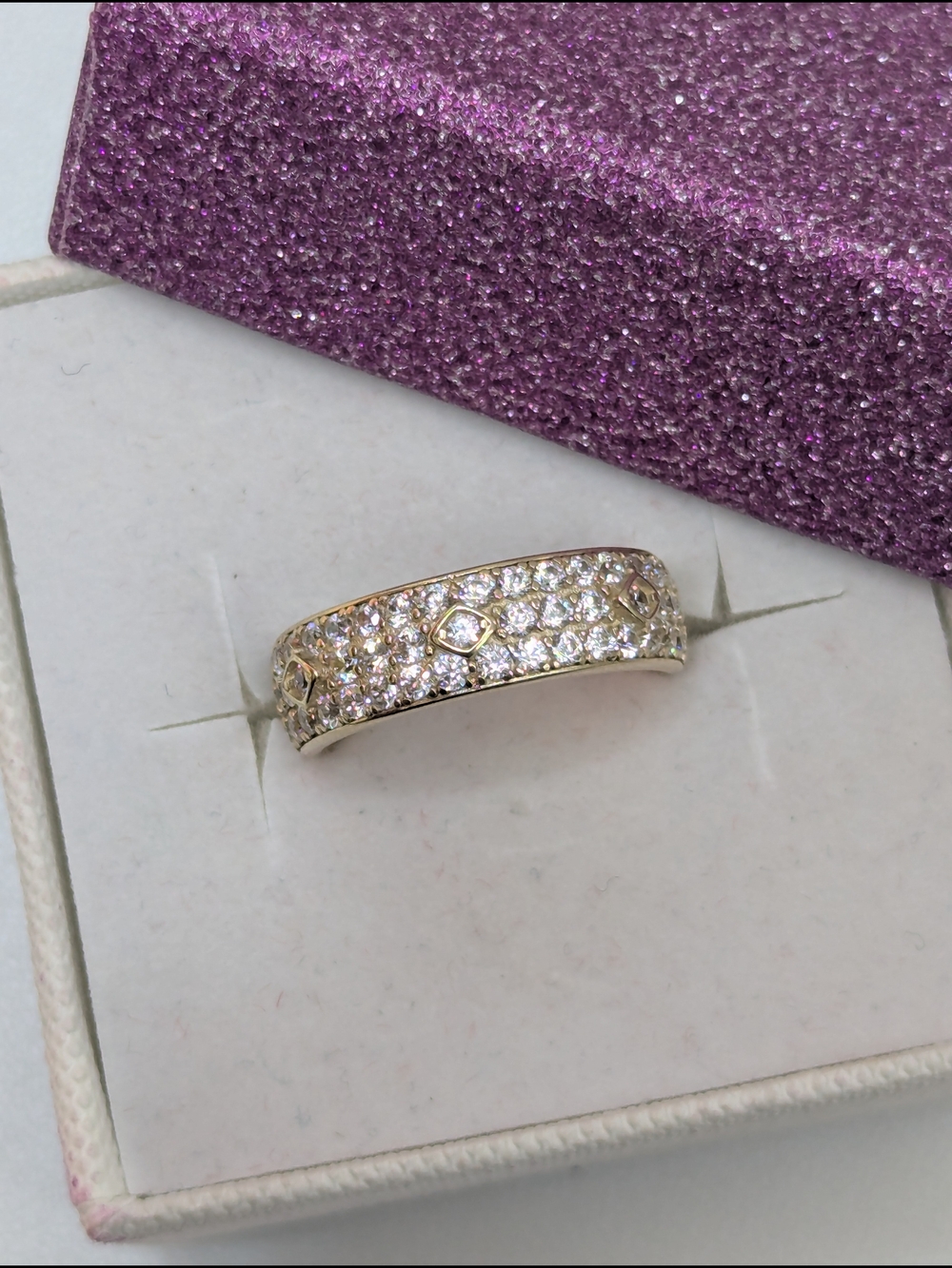 10kt Real Gold Women's Band Ring size 7